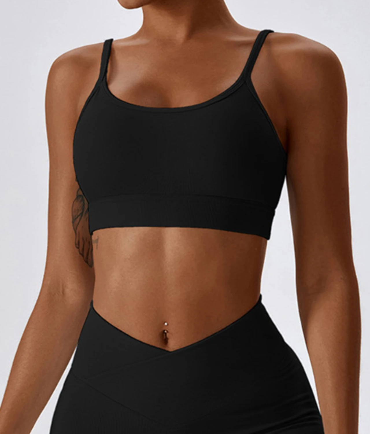 Zira-black-top-na-bretele