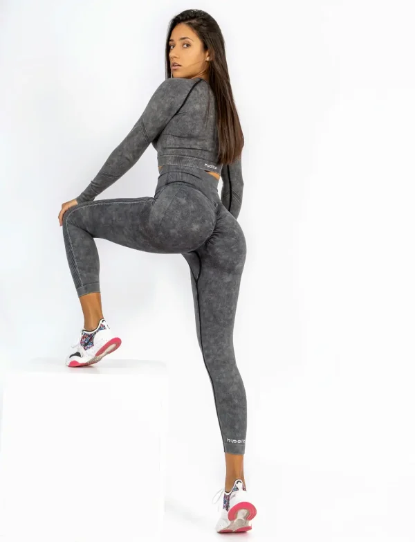 Perfect body dark gray komplet sa topom na dug rukav