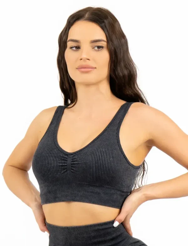 Cozy black top na naramenice